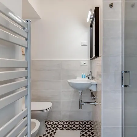 Apartment Family & Friends With Shared Bathroom